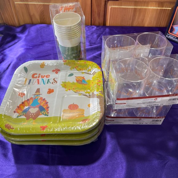 New 📌 64 Pieces Party Set Square Dinner Plates, Cups, Straws, Plastic Drinkware - Picture 2 of 9
